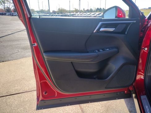 New 2025 Mitsubishi Outlander SE image 31