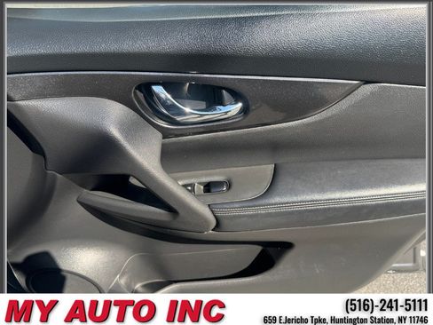 Used 2018 Nissan Rogue SV AWD/4WD image 32