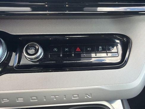 Used 2025 Ford Expedition Max Active AWD/4WD image 37