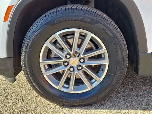 Used 2023 Chevrolet Traverse LT image 11