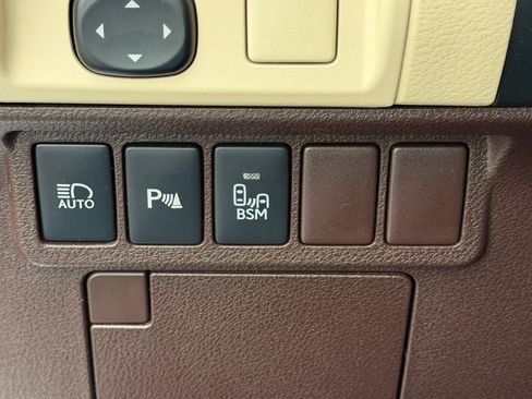 Used 2016 Lexus ES 300h w/ Luxury Package w/Wood Trim FWD image 36