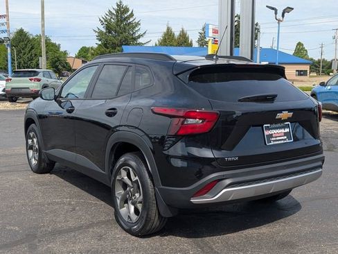 New 2026 Chevrolet Trax LT w/ Driver Confidence Package FWD image 5