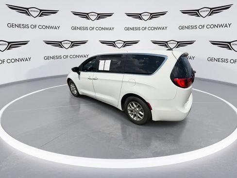 Used 2025 Chrysler Voyager LX FWD image 6