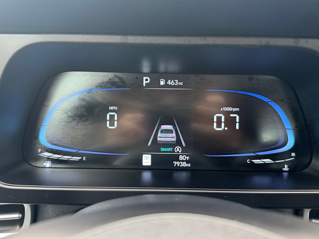 Used 2025 Hyundai Elantra SE FWD image 5