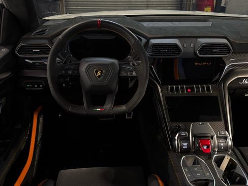 Used 2023 Lamborghini Urus Performante AWD/4WD image 13