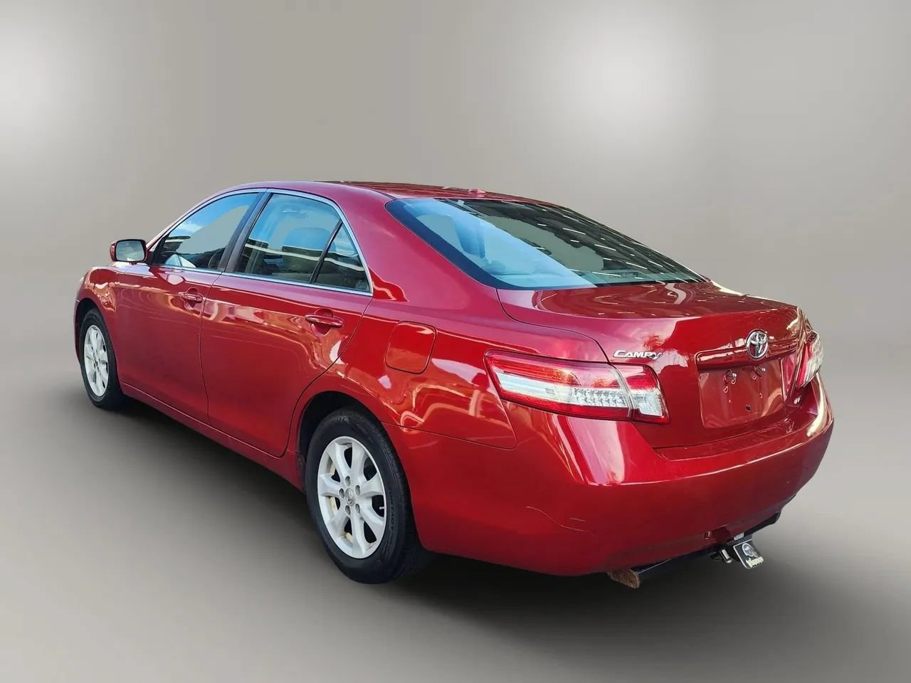 Used 2010 Toyota Camry LE FWD image 6