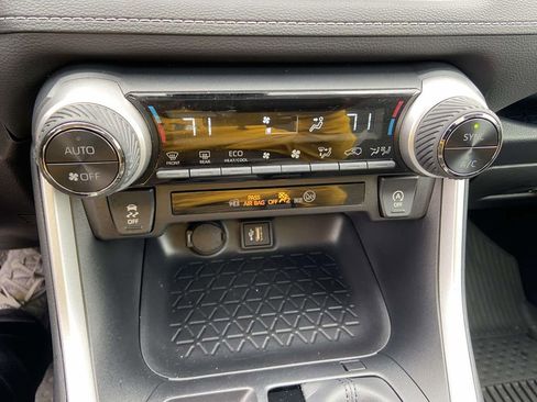 Used 2025 Toyota RAV4 XLE w/ Convenience Package image 25