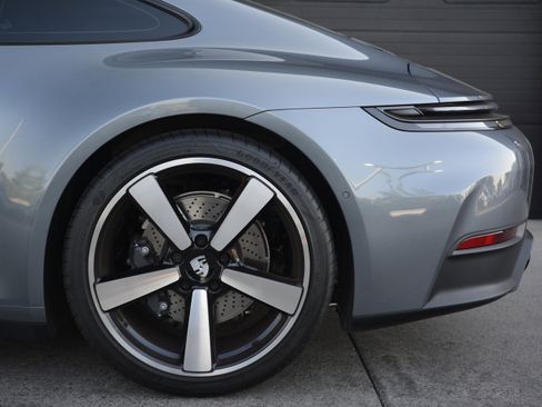 Used 2026 Porsche 911 Carrera RWD image 31