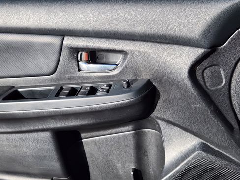 Used 2014 Subaru Crosstrek 2.0i Limited w/ Popular Package #2 image 7