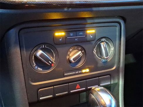 Used 2012 Volkswagen Beetle Turbo image 23