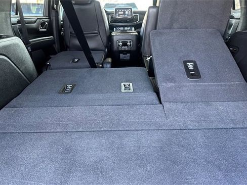 Used 2021 GMC Yukon SLT w/ SLT Luxury Plus Package image 16