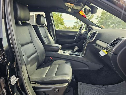 Used 2018 Jeep Grand Cherokee Limited AWD/4WD image 10