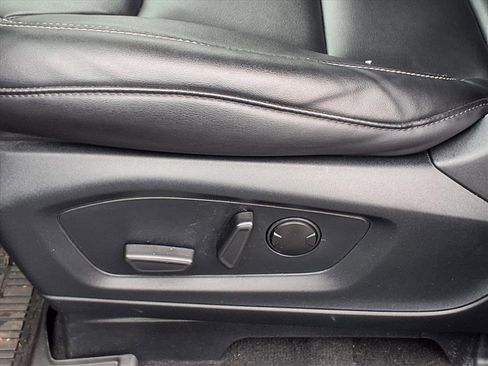 Used 2023 Ford Explorer XLT w/ Equipment Group 202A image 4