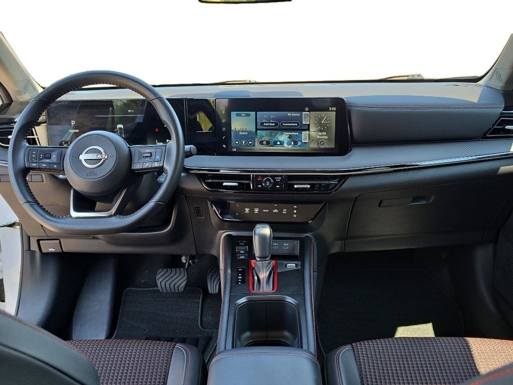Used 2025 Nissan Kicks SR AWD/4WD image 18