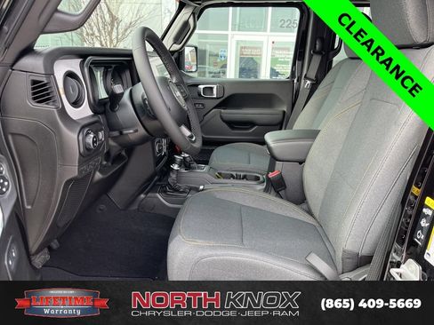 New 2025 Jeep Gladiator Sport AWD/4WD image 3