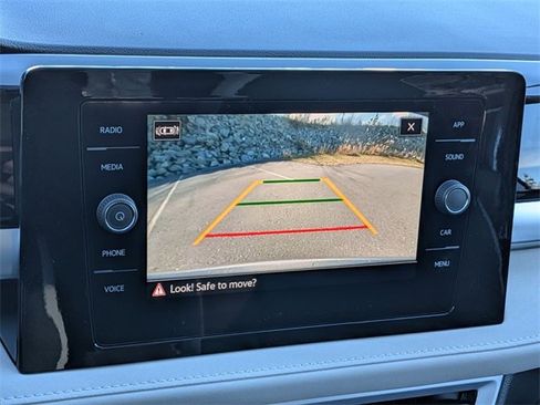 New 2026 Volkswagen Taos SE image 19