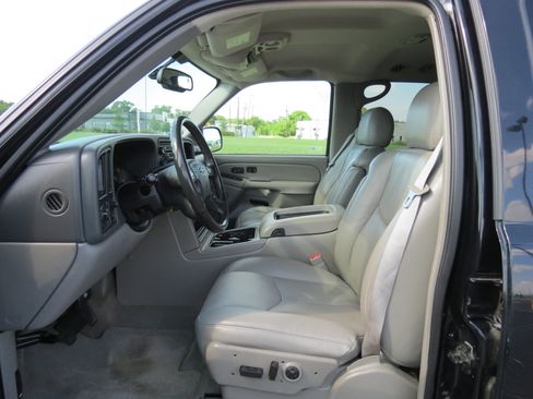 Used 2004 Chevrolet Tahoe LT w/ LT Preferred Equipment Group RWD image 23
