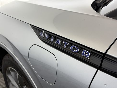 Used 2020 Lincoln Aviator Grand Touring w/ Elements Package Plus AWD/4WD image 17