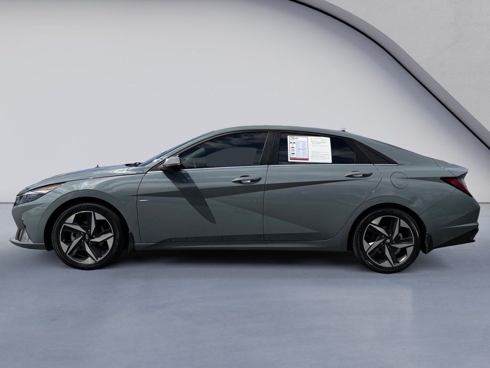 Used 2022 Hyundai Elantra Limited FWD image 2