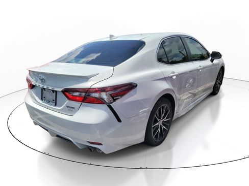 Used 2024 Toyota Camry SE w/ Cold Weather Package FWD image 7