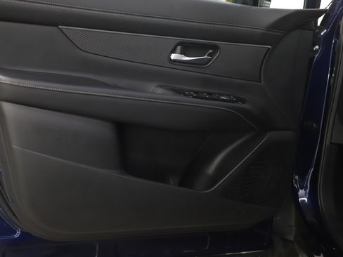 Used 2025 Nissan Murano SV AWD/4WD image 19