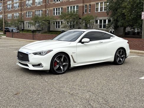 Used 2018 INFINITI Q60 Red Sport 400 w/ Pro Active Package AWD/4WD image 4