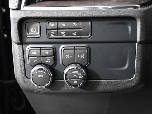 New 2026 Chevrolet Suburban Premier image 27