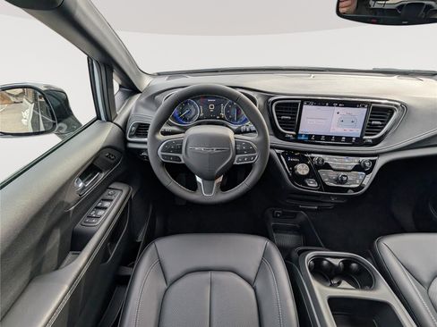 New 2026 Chrysler Pacifica Select FWD image 13