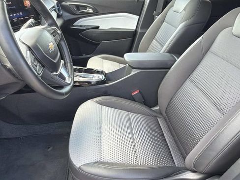 Used 2025 Chevrolet Trax LT w/ LT Convenience Package FWD image 18