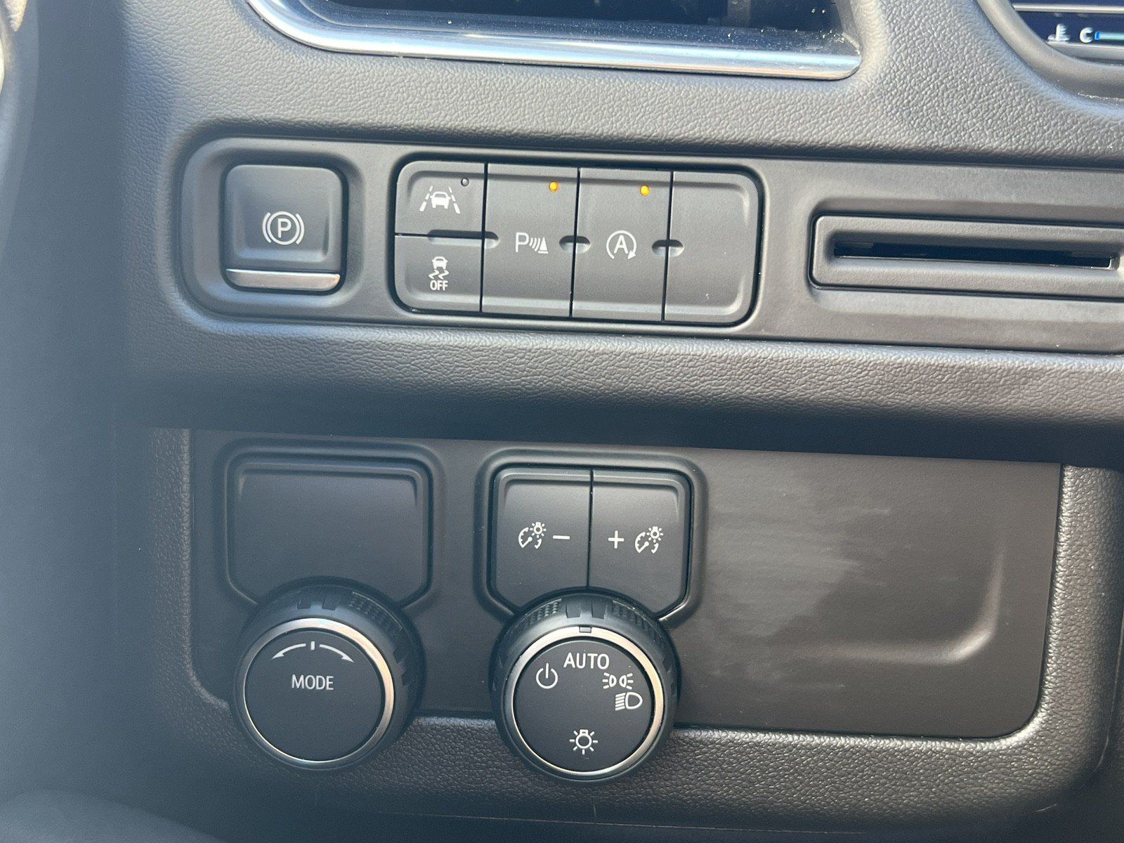 Used 2024 Chevrolet Suburban RST RWD image 29