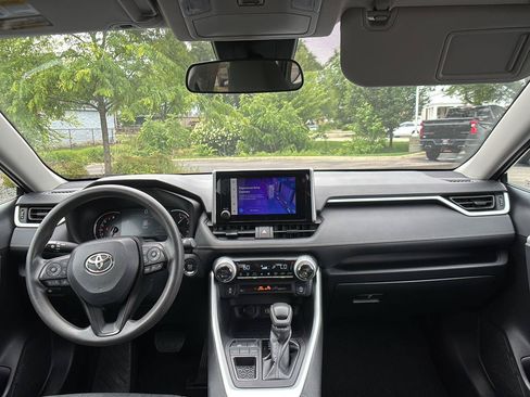 Used 2024 Toyota RAV4 XLE FWD image 20