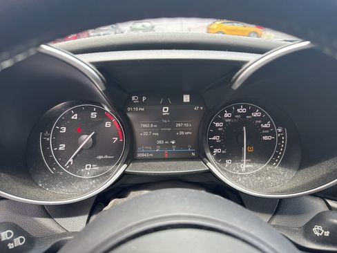 Used 2023 Alfa Romeo Giulia Veloce AWD/4WD image 40