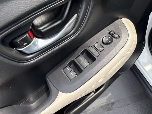 Certified 2025 Honda HR-V LX image 10