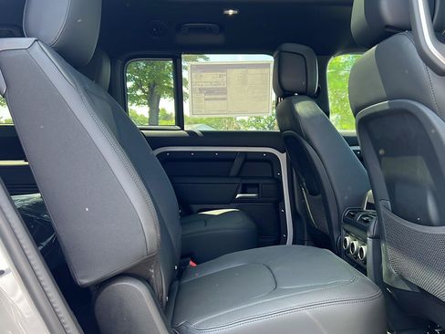 New 2026 Land Rover Defender 130 X-Dynamic SE AWD/4WD image 28
