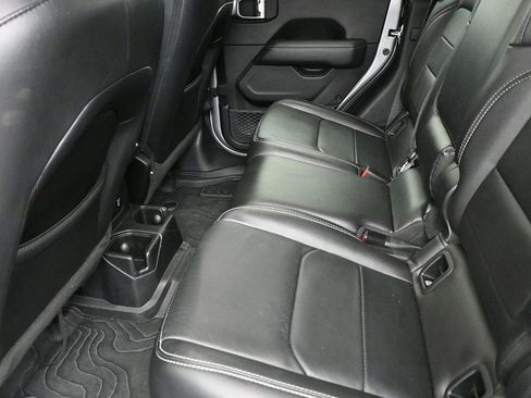 Used 2020 Jeep Gladiator Overland image 11