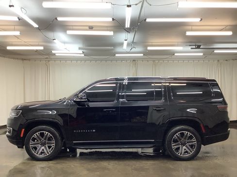 Used 2024 Jeep Wagoneer Series II image 10