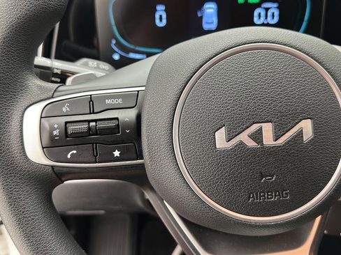 Used 2023 Kia Sportage LX AWD/4WD image 16