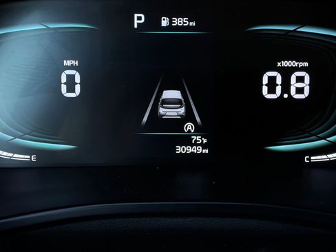 Used 2025 Kia Soul LX w/ LX Technology Package FWD image 36