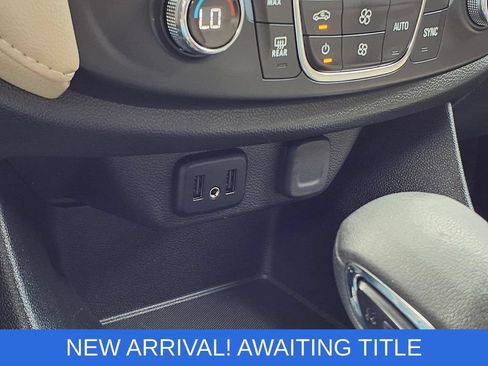 Used 2022 Chevrolet Traverse LS AWD/4WD image 13