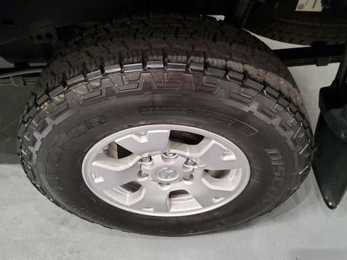 Used 2015 Toyota Tacoma 4x4 Double Cab w/ SR5 Package image 39