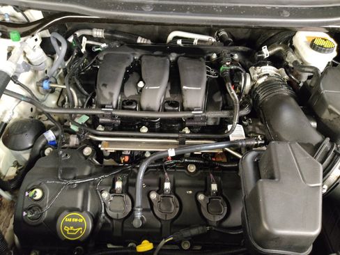 Used 2018 Ford Explorer XLT FWD image 30
