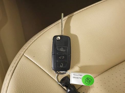 Used 2009 Volkswagen Beetle S image 24