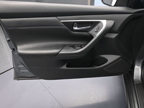 Used 2018 Nissan Altima 2.5 SR w/ SR Midnight Edition image 12