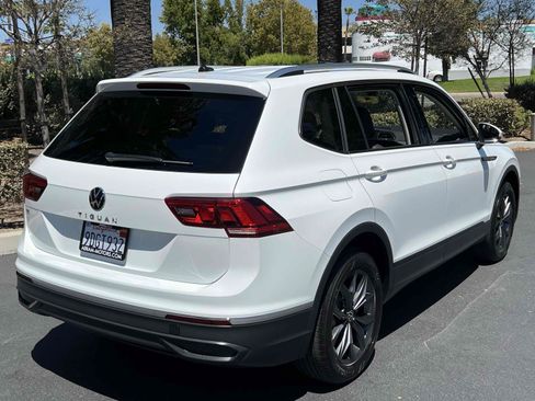 Used 2022 Volkswagen Tiguan SE FWD image 14