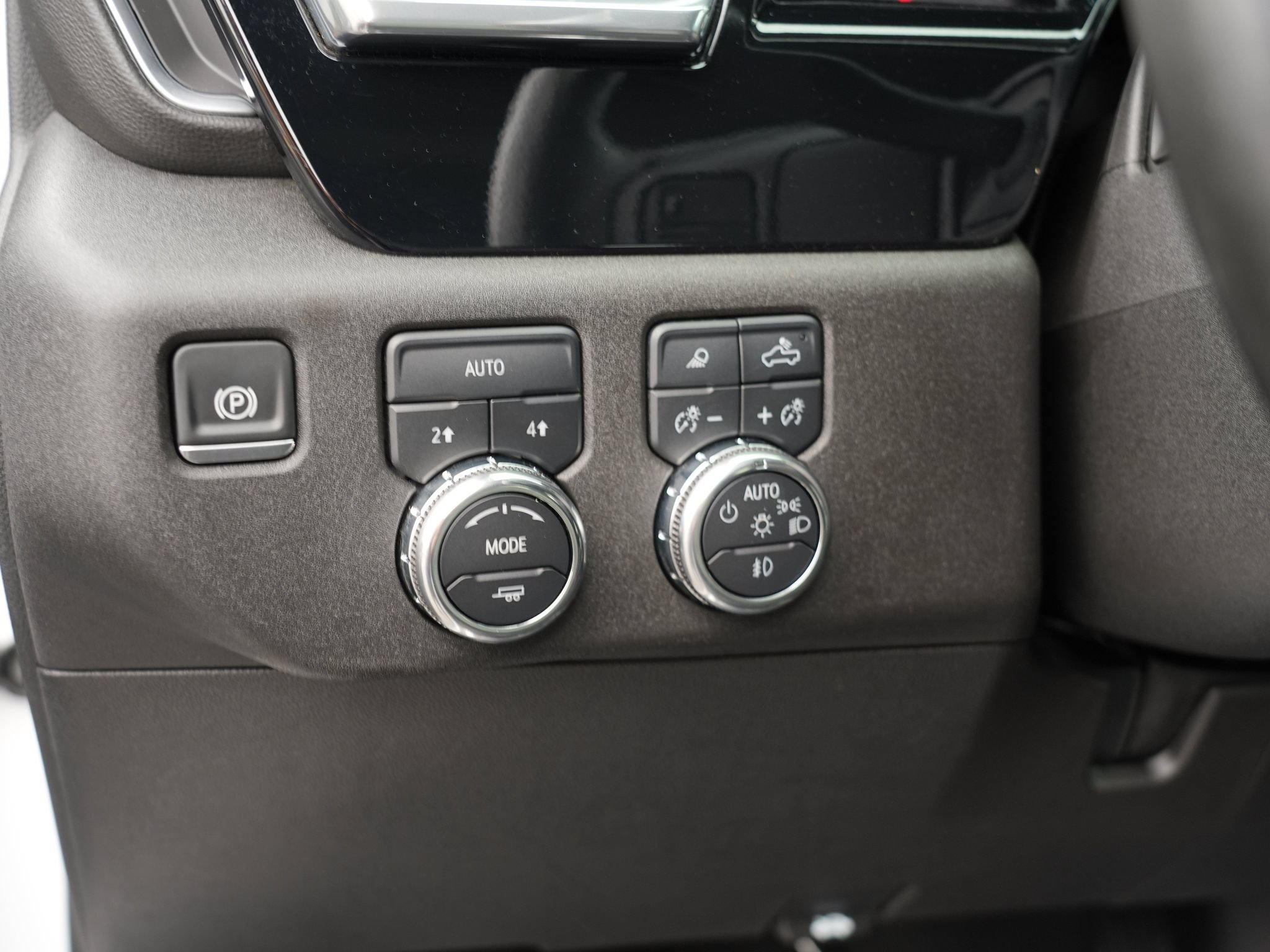 Used 2025 GMC Sierra 1500 SLT AWD/4WD image 16