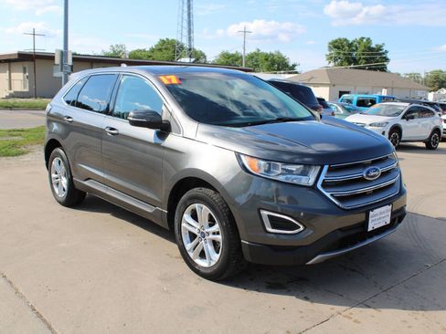 Used 2017 Ford Edge Titanium w/ Technology Package AWD/4WD image 2