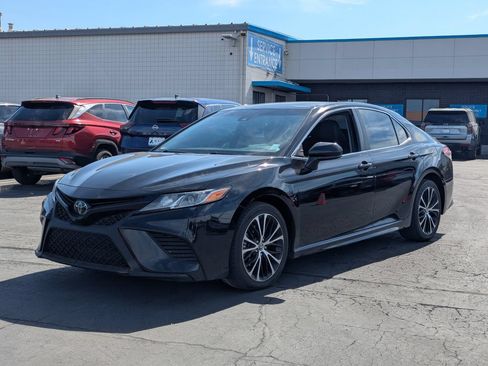 Used 2020 Toyota Camry SE FWD image 9