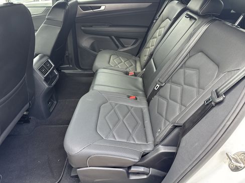 Used 2024 Volkswagen Atlas Cross Sport SE FWD image 6