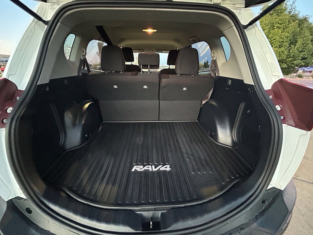Used 2015 Toyota RAV4 LE AWD/4WD image 28