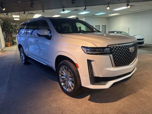 Used 2023 Cadillac Escalade ESV Premium Luxury image 3